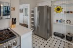 Fully appointed kitchen with plenty of storage space